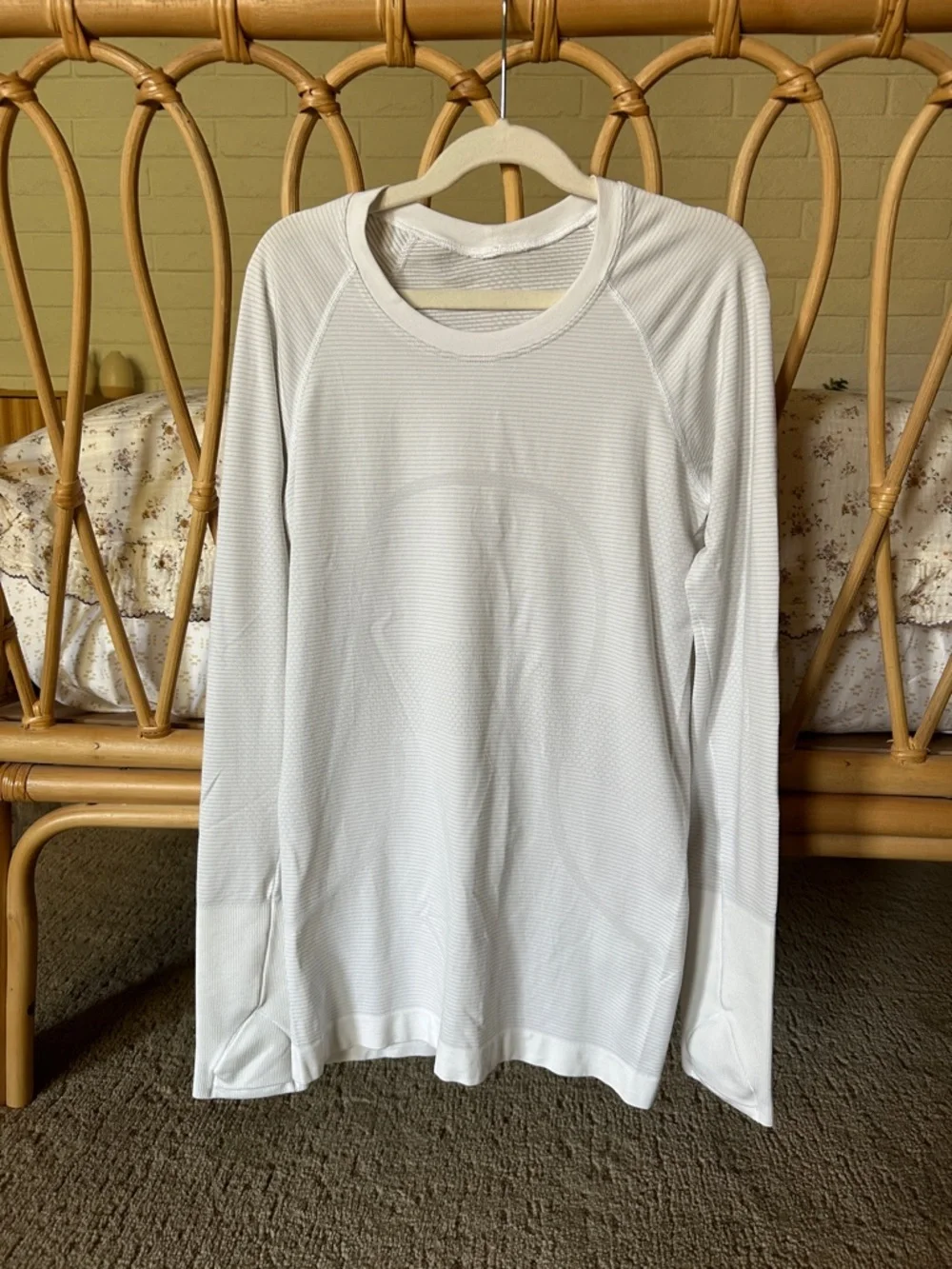 Women’s Lululemon White Swiftly Tech Long Sleeve Top